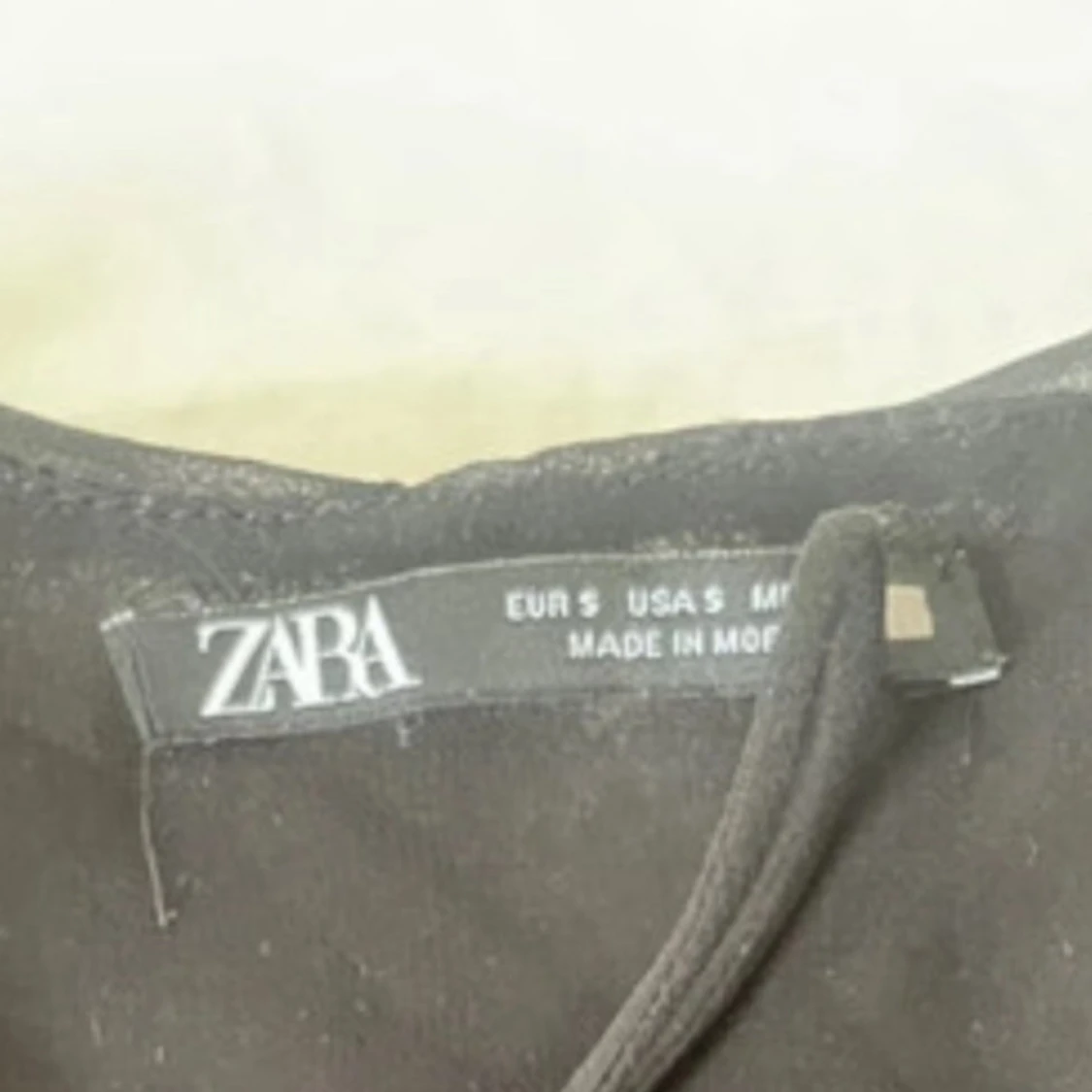 Svart volangig linnetopp från Zara - 3