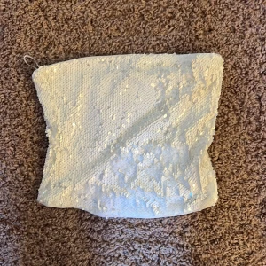 Glittrig vit tubtopp - Aldrig använd! Från Gina💕