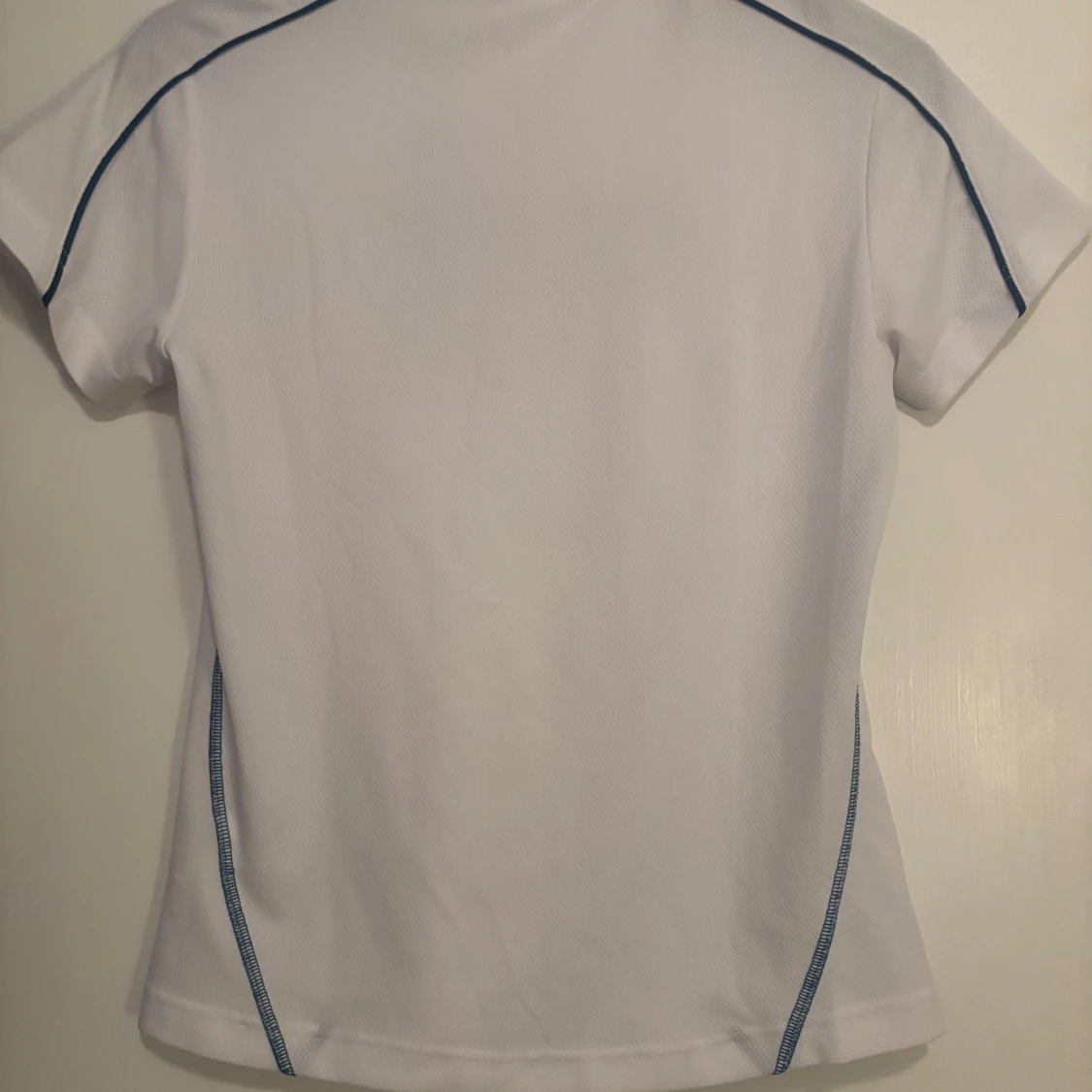 Vit t-shirt från Peak Performance - 1