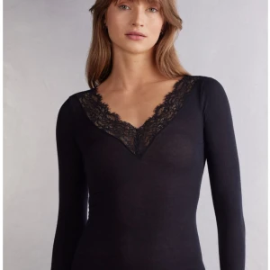 Intimissimi tröja - Säljer min Intimissimi tröja i modalkashmir som aldrig kommer till användning! Superskön och snygg! 