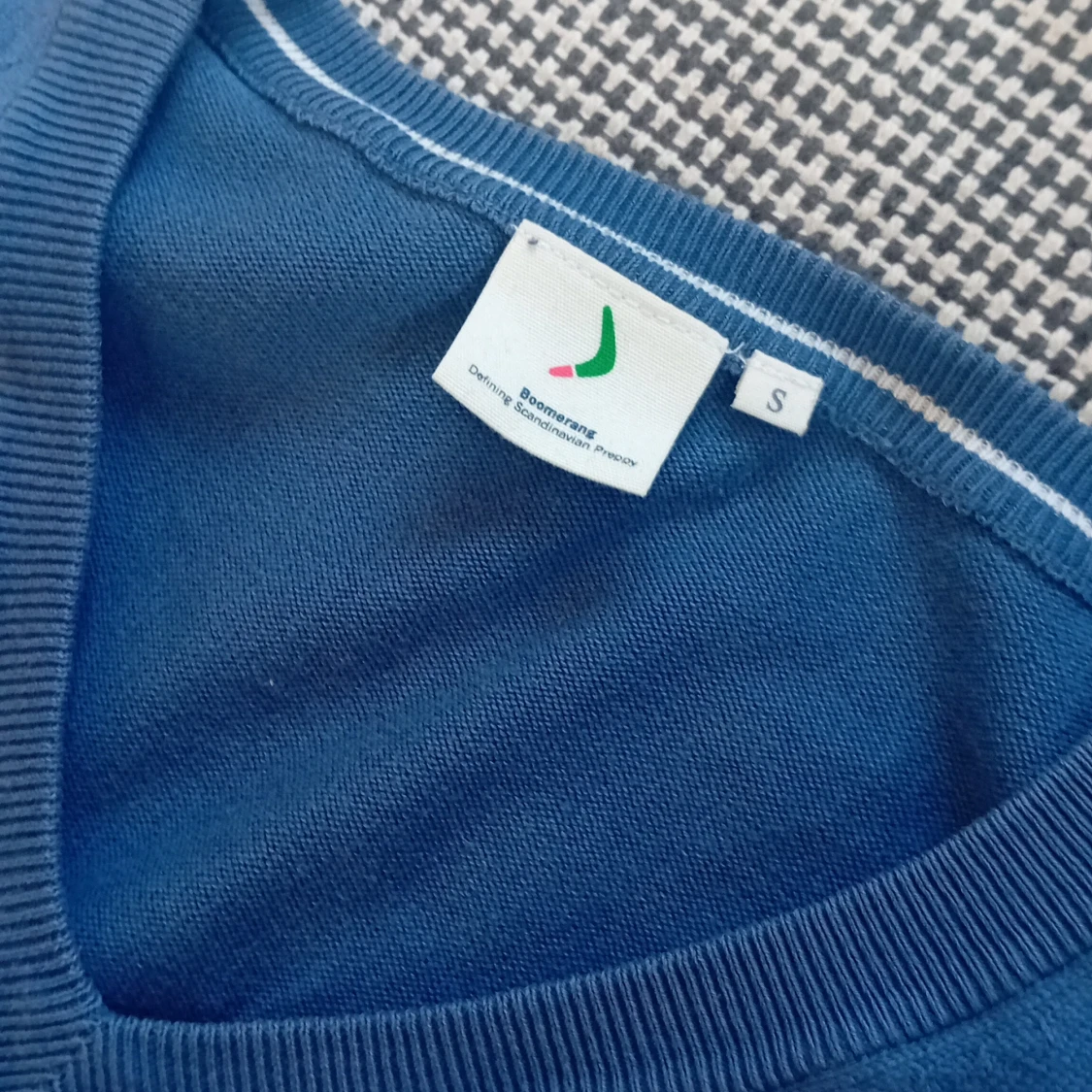 Blå v-ringad tröja - 3