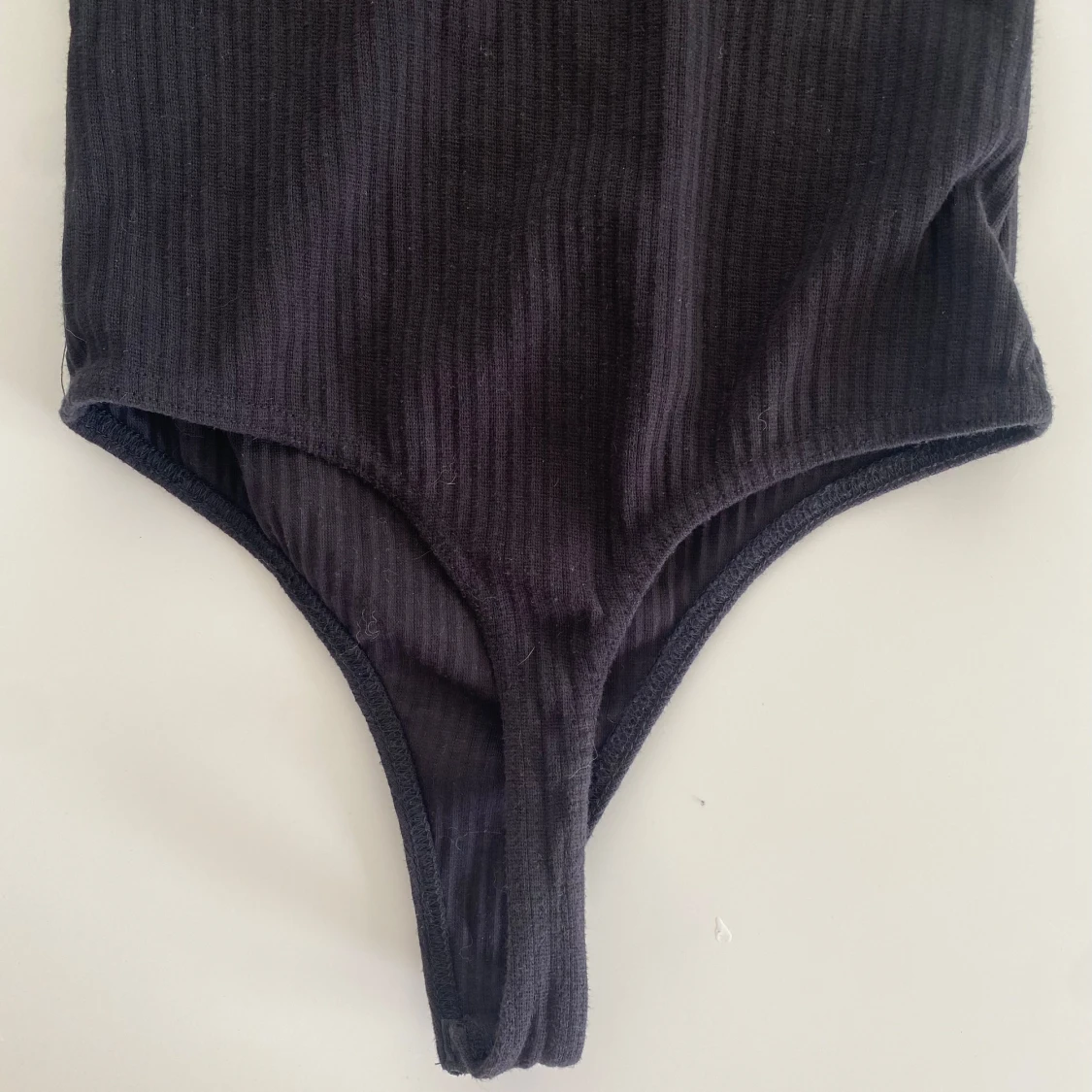 Svart offshoulder bodysuit från Missguided - 2