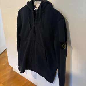 Stone Island Hoodie - Stone Island Hoodie  Storlek S Fint skick 