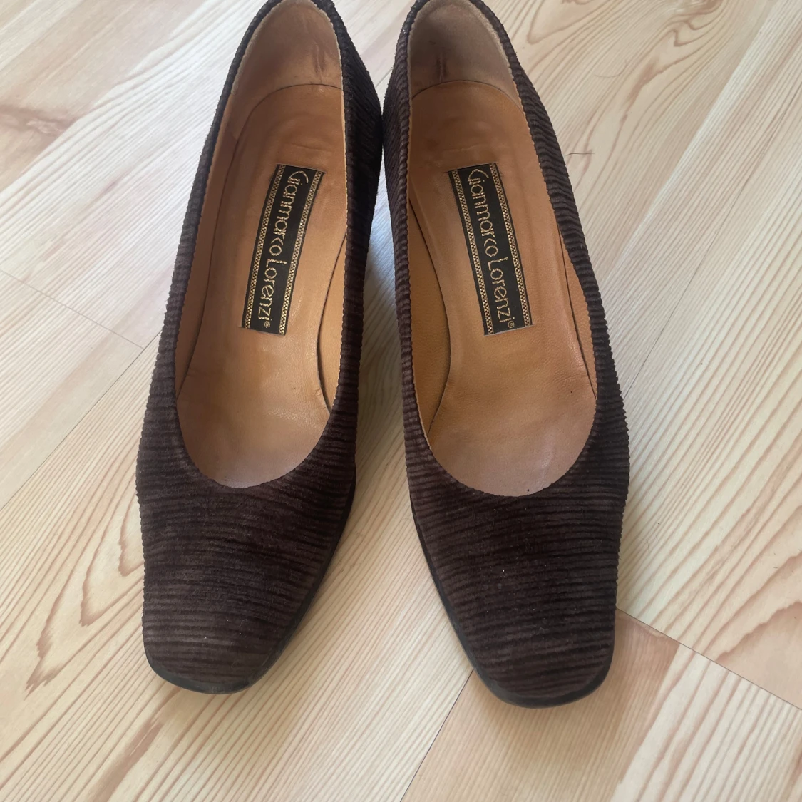 Bruna mocka klackar från Gianmarco Lorenzi