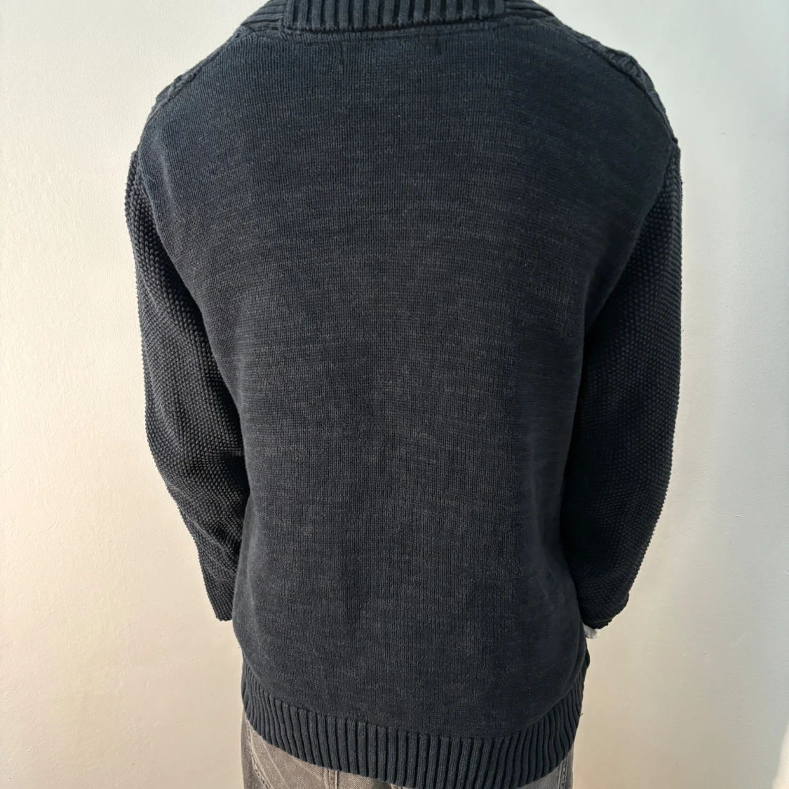 Mörkblå kofta med knappar - 2