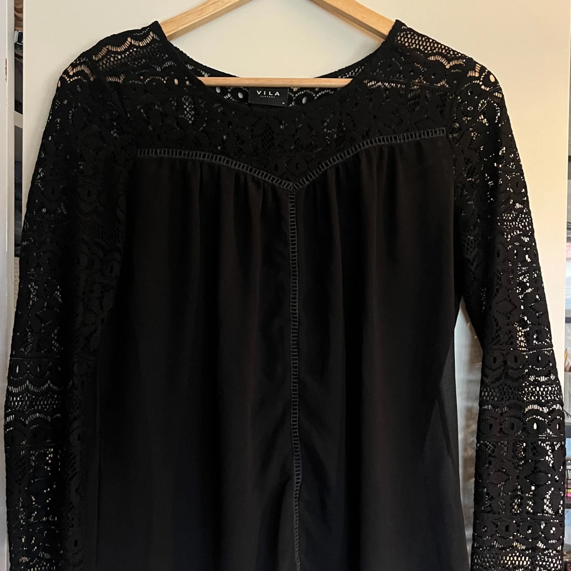 svart spetsblus från VILA - 1