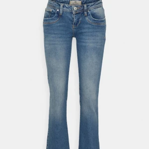 Jätte snygga jeans - Super fina jeans från LTB i modellen valaire. Storlek 26 i midjan och 32 i längd. Så snygga men börjar bli lite för små 🥲. Skriv vid frågor 💓 lånade bilder❤️❤️ vid snabbt köpt kan priset diskuteras. 