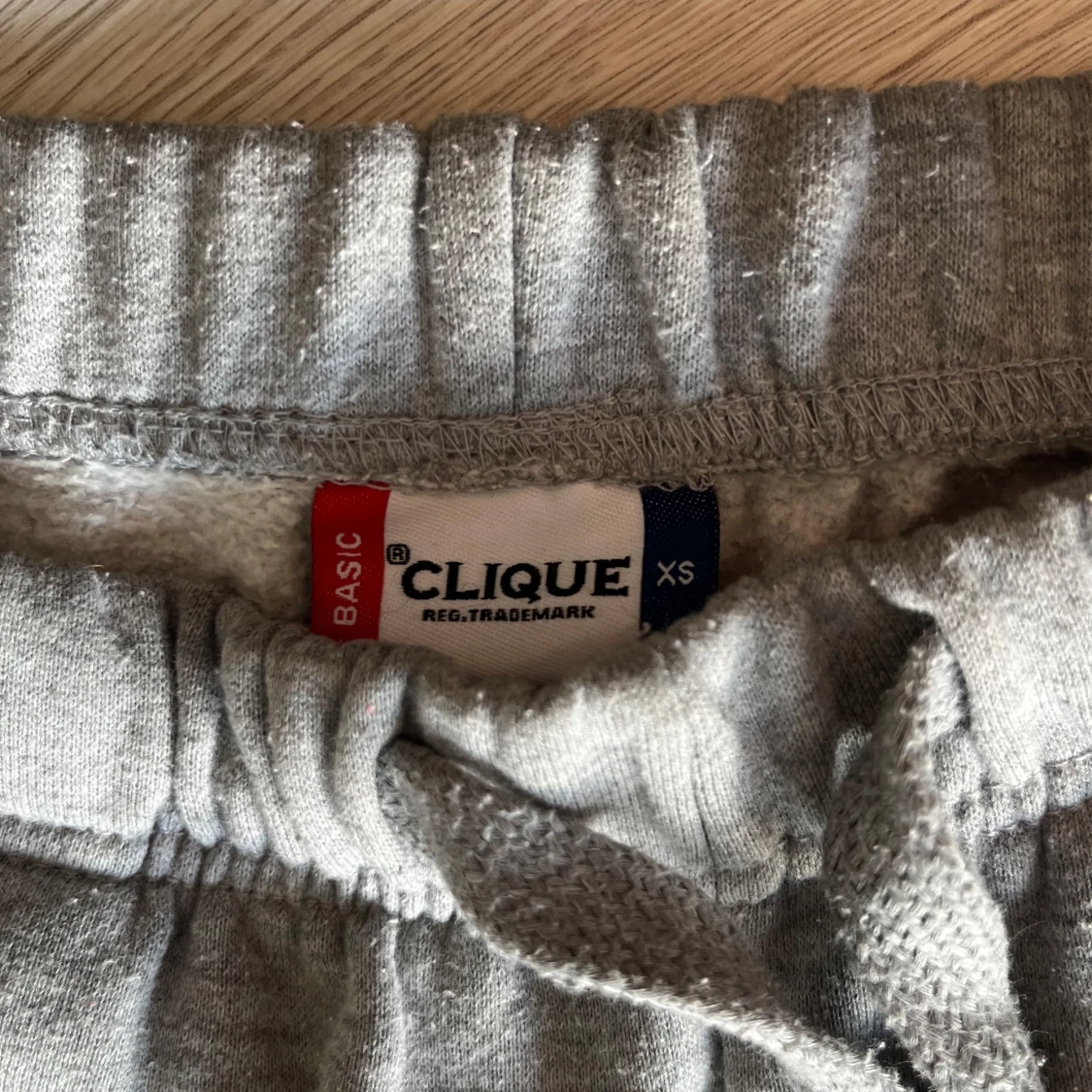 Grå mjukisbyxor från Clique - 3