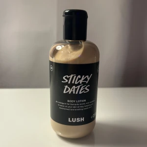 Lush sticky dates lotion - Ny body lotion från Lush, sticky dates. Nypris 320 kr, säljes för 250 kr.