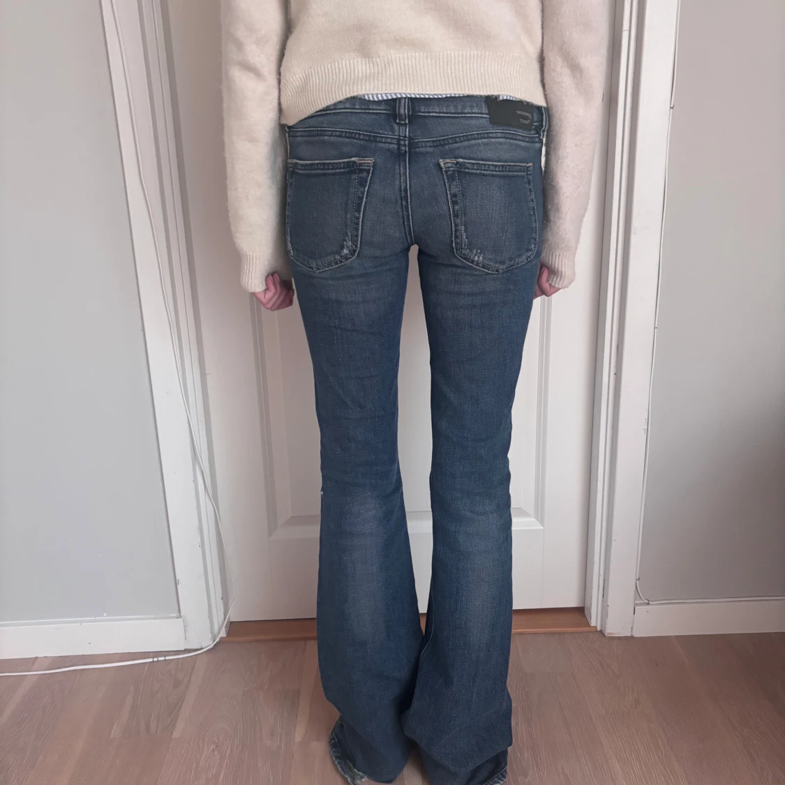 Blå lågmidjade bootcut jeans från Diesel - 2
