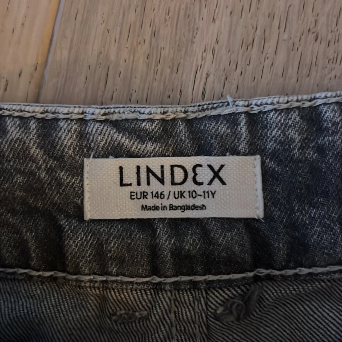 Grå jeansshorts från Lindex - 2