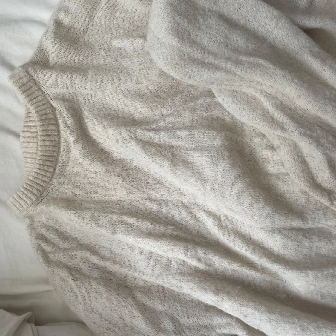 Beige stickad tröja från Bik Bok - 1