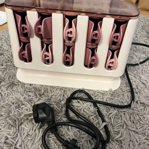 Remington rosa värmespolar - Dessa har jag aldrig använd och är i ett helt nytt skick, dom är till för att sätta upp i håret efter man har värmt dom och sedan får man fint och lockigt hår (beroende på hur man gör). Dessa är från remington och är väldigt virala! 