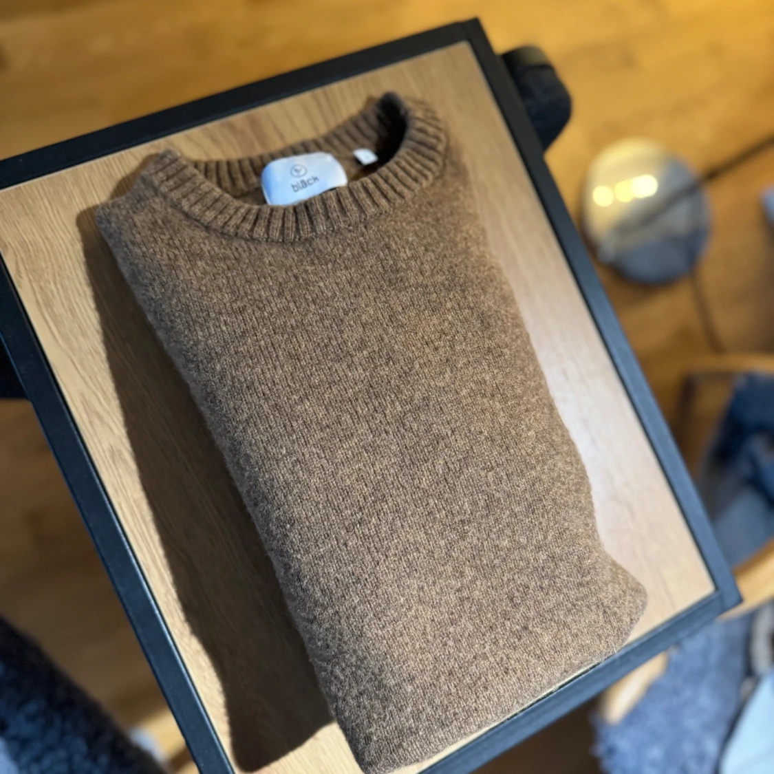 Brun ul tröja från bläck