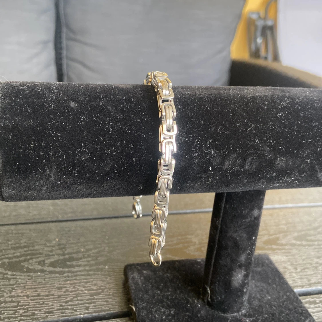 Silverfärgat länkarmband i metall