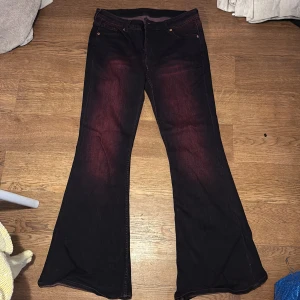 Coola jeans - Supernygga röd/lila jeans. Använda 2 gånger