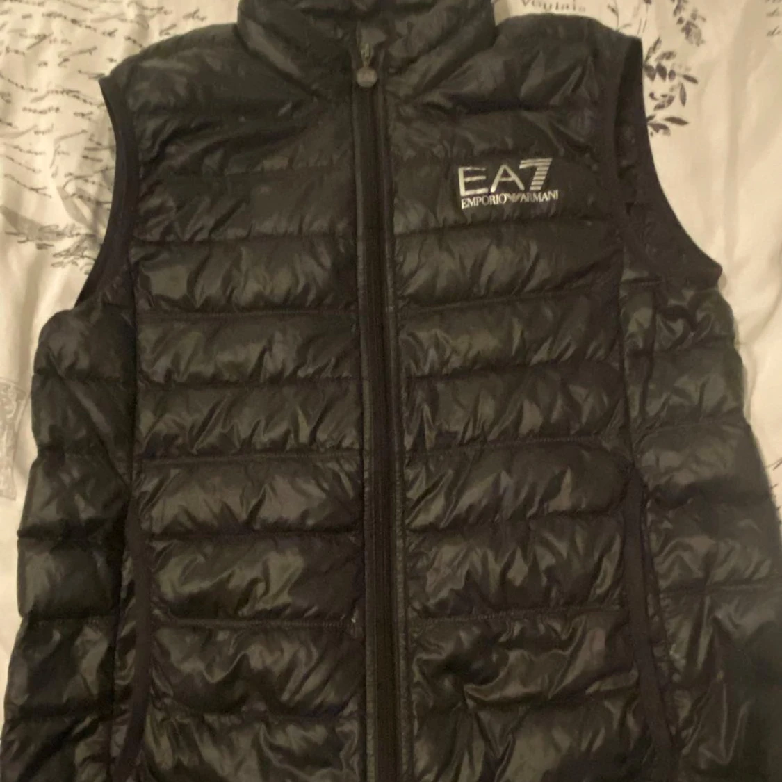 Svart dunväst från EA7 Armani