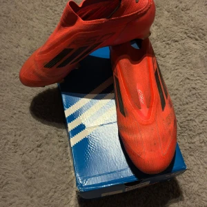 Adidas f50  - Rikigt sköna och snygga, använda fåtal gånger 