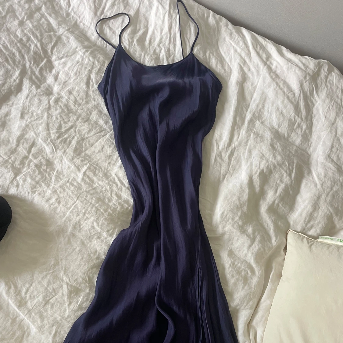 Marinblå långklänning med smala axelband