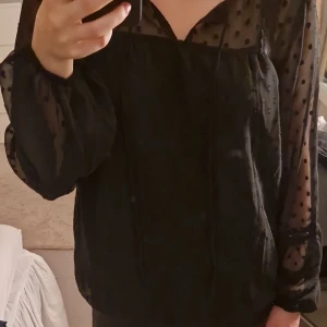 Blus - Fin blus. Har kommit till användning men för ca 2 år sedan. Storlek 36/S❤️ 