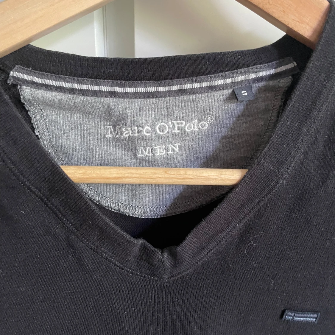 Svart v-ringad tröja Marc O'Polo - 1
