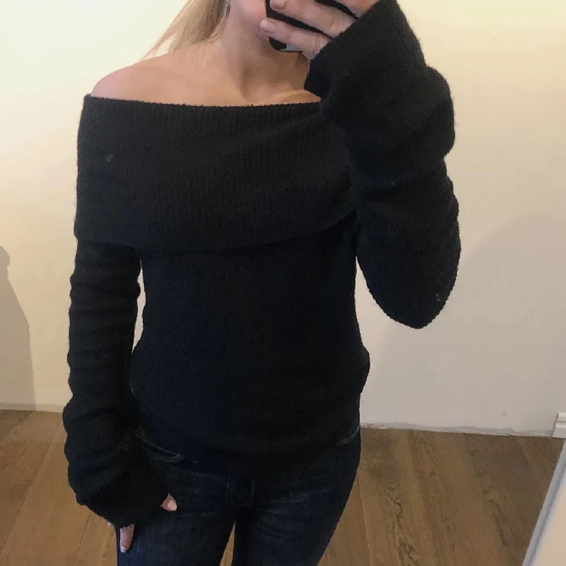 Svart offshoulder stickad tröja - 1