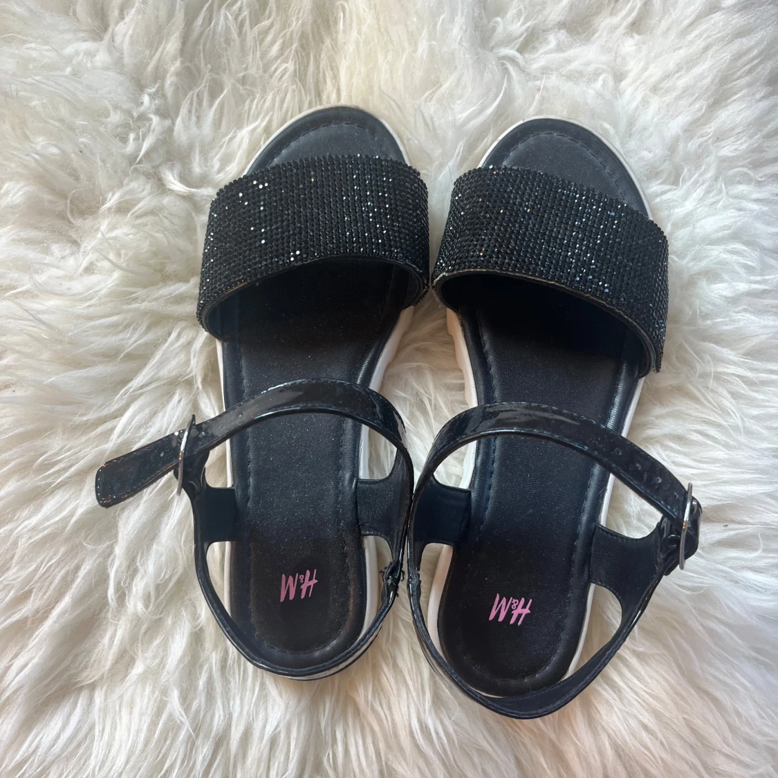 Svarta glittriga sandaler från H&M - 4