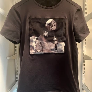 Limitato T-shirt - Säljer denna sjukt feta Limitato t-shirten. Nypris ca 1600, mitt pris 499kr. Väldigt bra skick! Strl M men passar S oxå