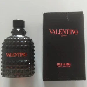 Valentino Uomo Born In Roma Coral Fantasy EdT - Jag uppskattar att det är ungefär 98/100ml kvar 