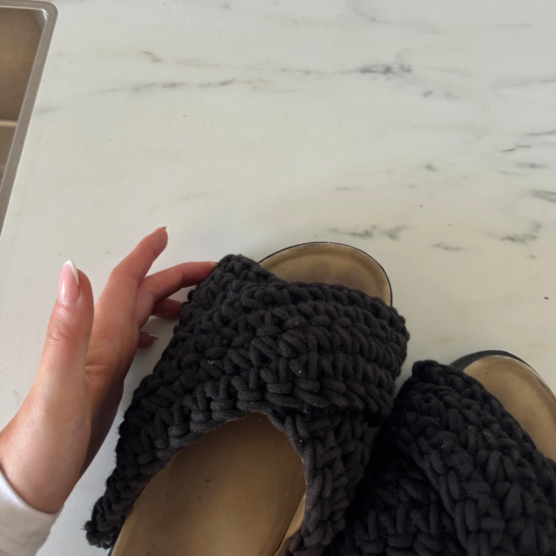 Svarta tofflor från Inuikii - 4