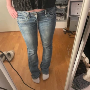 Lågmidjade Ltb jeans - Jätte fina ltb jeans jag köpte från vinted men passade tyvärr inte! Midja: 37-38 cm innerben: 82