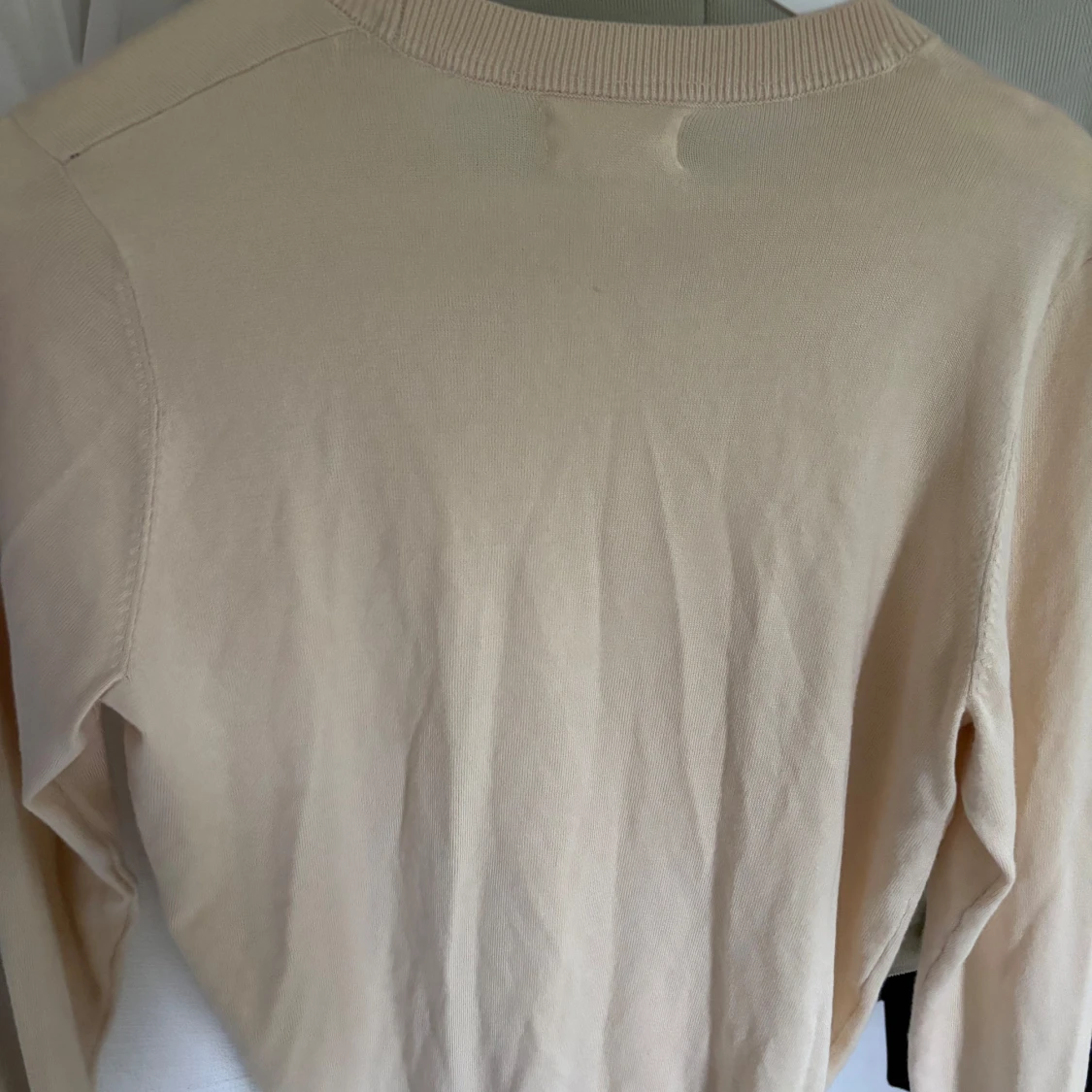 Beige stickad tröja från Holly & Whyte - 4