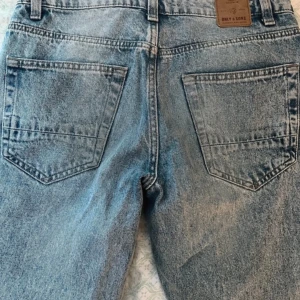 Only & sons jeans  - Säljer riktigt snygga jeans i fin färg helt ny aldrig använts och kommer inte till användning så säljer det för en billig peng för att få sålt på den kom med funderingar och bilder, det är bara att kontakta mig.