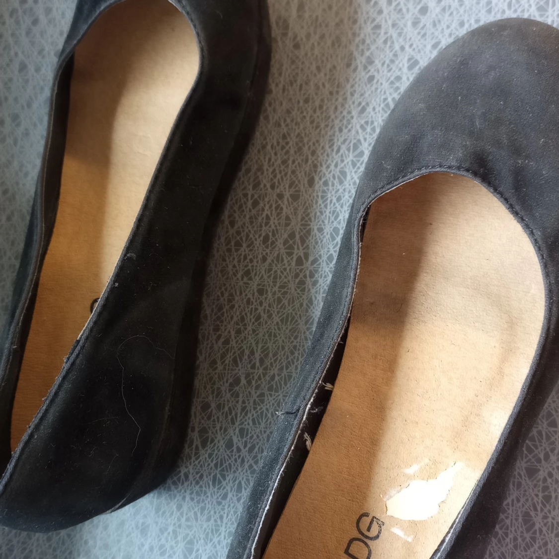 Svarta ballerinaskor i mocka