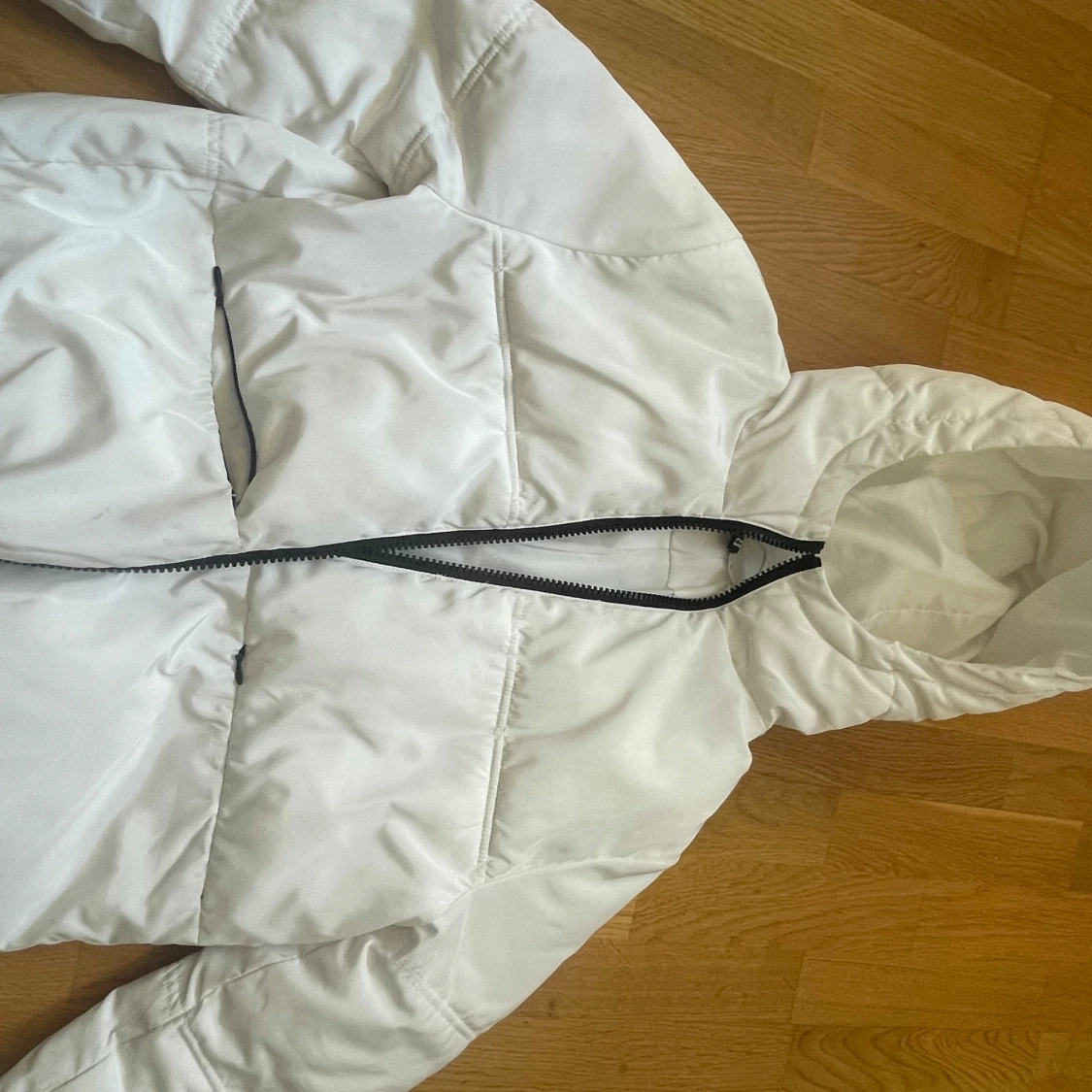 Vit puffjacka från Divided HM storlek XS - 1