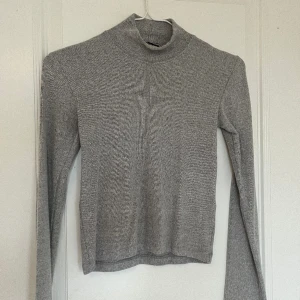 Långärmad från Zara - Bra skick och storlek S!!🙌🙌🤩