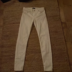 Gant jeans 200kr Storlek 158/164 ( 13-14 ) år - Tjena säljer nu mina feta Jeans från gant som jag köpte under sommaren! Har knappt använts då som blivit lite för små! Skulle säga att dom kan passa även om man är lite kortare än 158/160! Skick 9/10! Den är ganska tajt i passformen