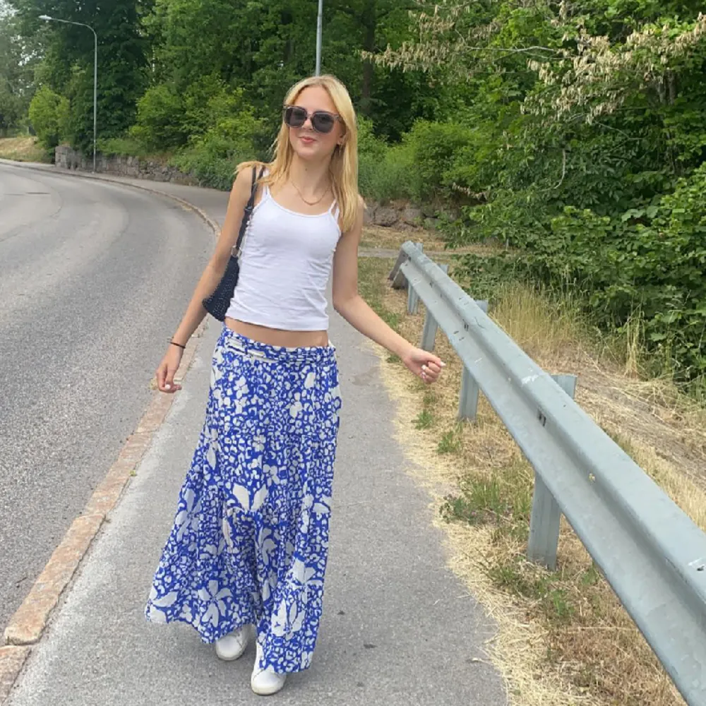 Super fin lång kjol från Kappahl i storlek s💕den är lite för kort för mig (jag är 1,66)!. Kjolar.
