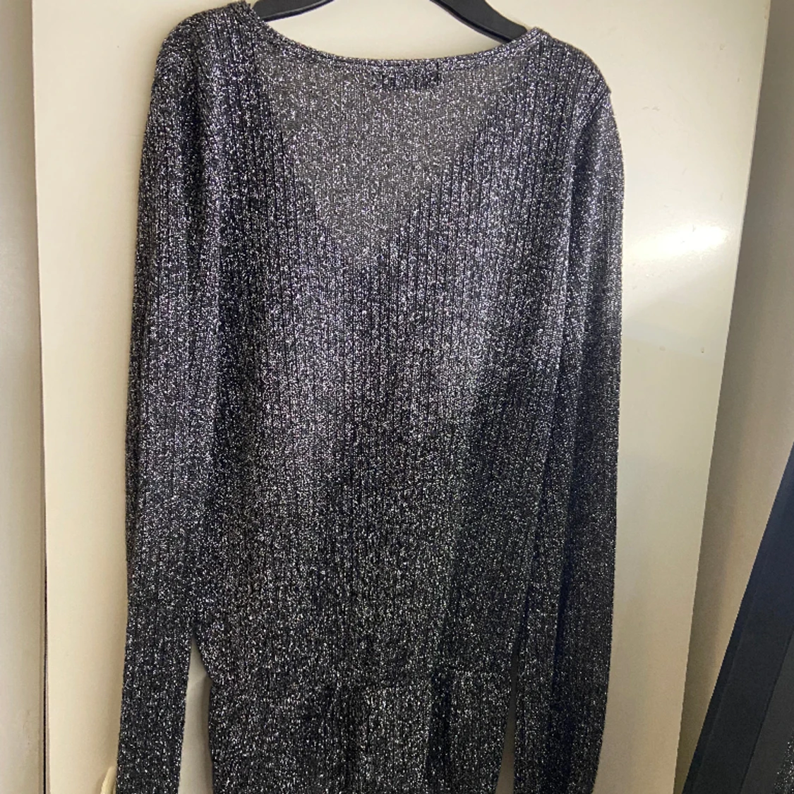 Svart glittrig blus från ellos st 34/36  - 90