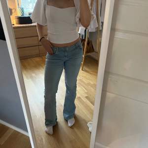 Blåa lågmidjade jeans från Zara! Jag är 167💖