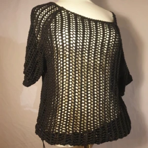 Stickad t shirt - Såå snygg stickad tröja/ T-shirt, inget tydligt  tecken på användning. 