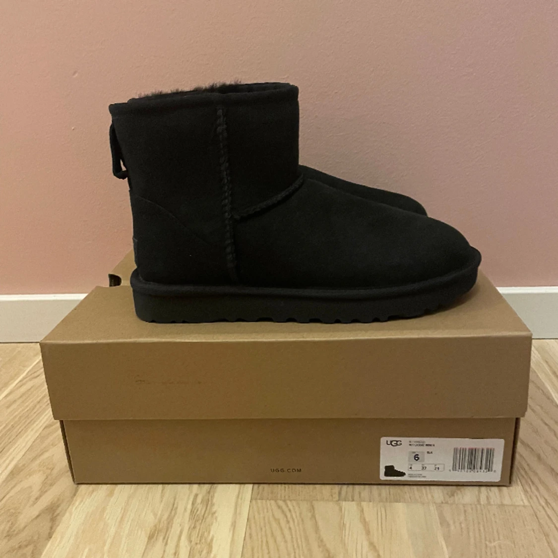 Svarta Ugss helt nyköpt storlek 37 - 90