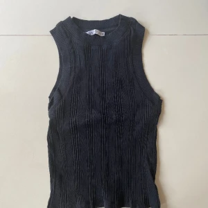 Linne Zara  - Svart linne från Zara, helt ok skick. Används inte, storlek s 