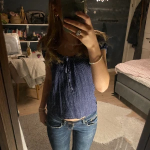 Tröja - Säljer min super gulliga tröja som tyvärr inte kommer till användning längre🫶 Jag köpte den på sellpy ett tag sen och den har inga defekter! 