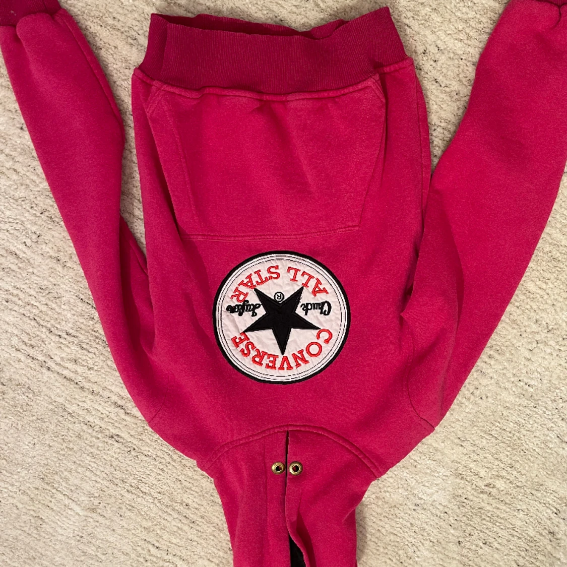 Röd Hoodie från converse  - 90