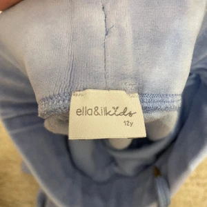 Ella & il kids - Mjukisbyxor som jag köpte för ungefär 2 år sedan men har aldrig använt, de är också lite för stora och långa 