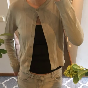 Grågrön kofta - Fin grågrön kofta från HM! Relativt fint skick!