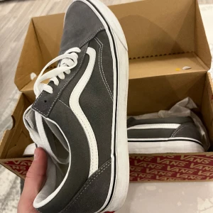 Vans gråa - Vans gråa  Inte använda  Storlek 47 men passar 46