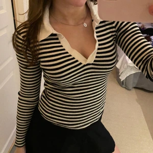 Randig tröja med krage - Cool tröja med krage, knappt använd