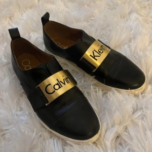 Calvin Klein  - Calvin Klein skor köpta från Zalando. Storlek 38. Använda fåtal gånger så i fint skick. 